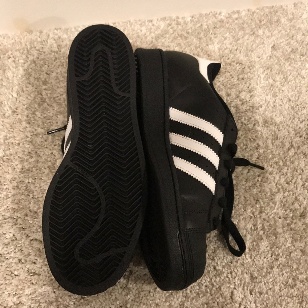 ✨BRAND NEW✨ shell toe adidas